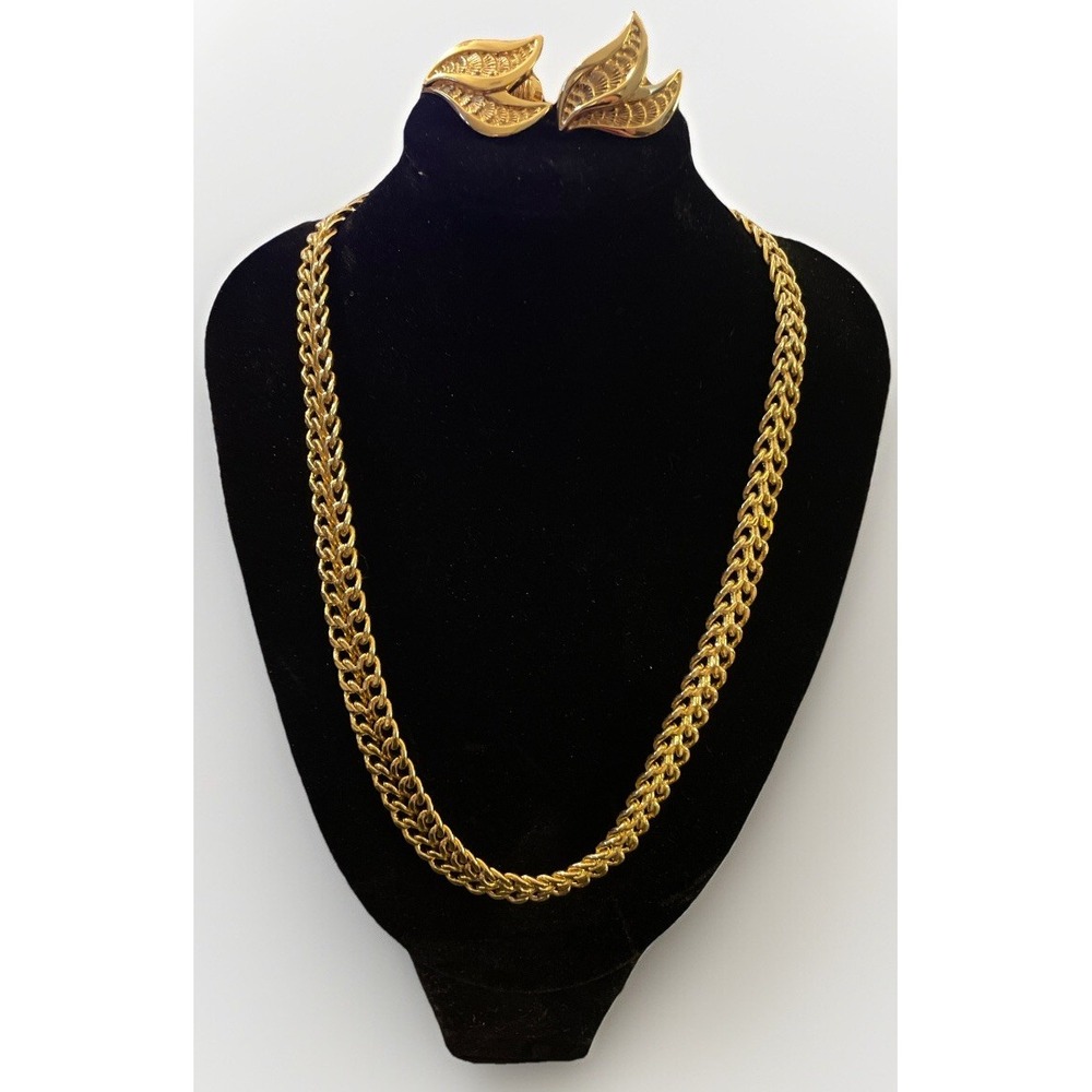Vintage MONET ✨Gold Tone Graduated Chain Necklace & Clip-On‎ Earrings Set